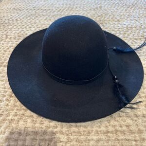 Kooringale brand wool hat with feather ornaments size Medium
